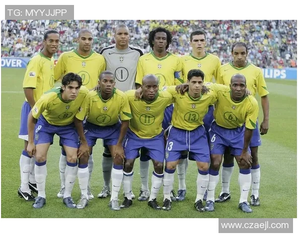 足球球星英文名字及其精彩瞬间照片呈现，见证传奇球员的非凡魅力